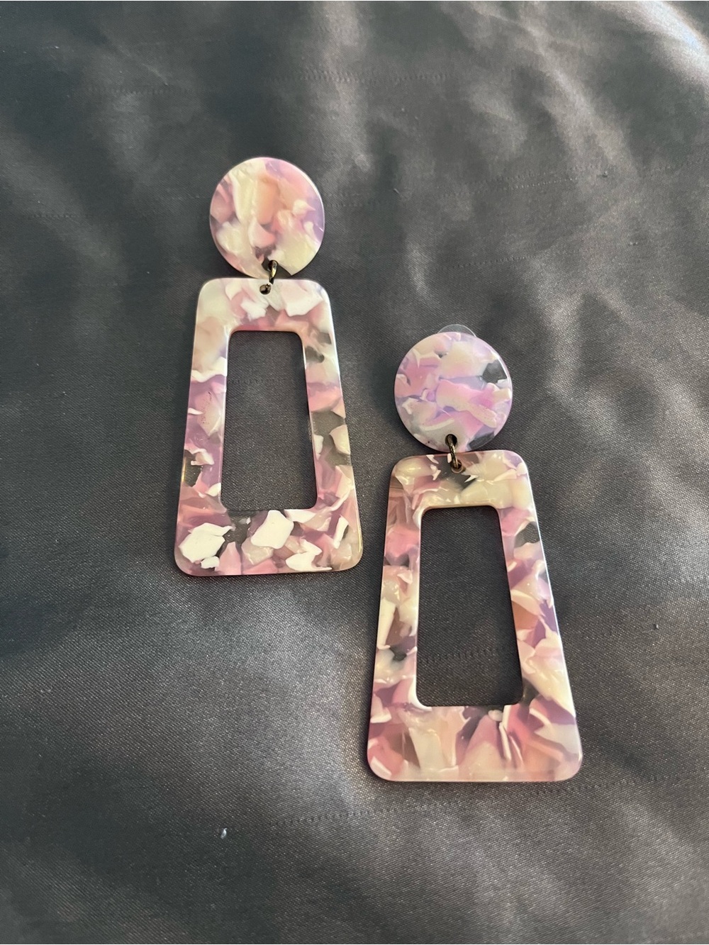 Chunky bold mod pink earrings - Picture 2 of 2